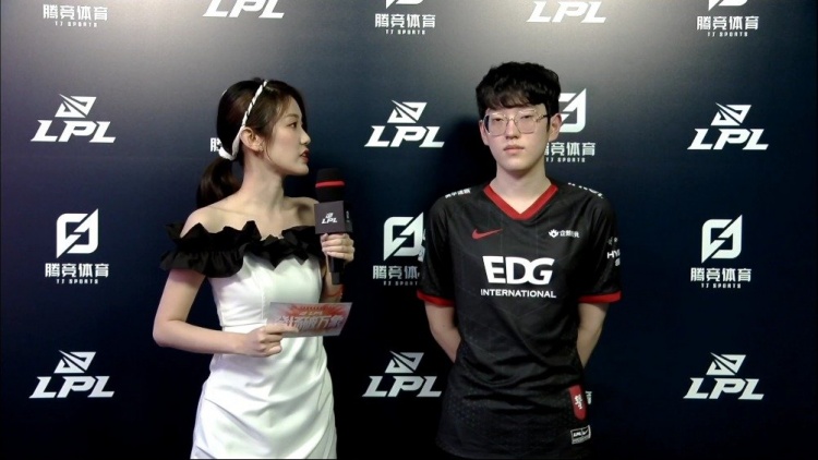 面对年轻球 面对年轻球